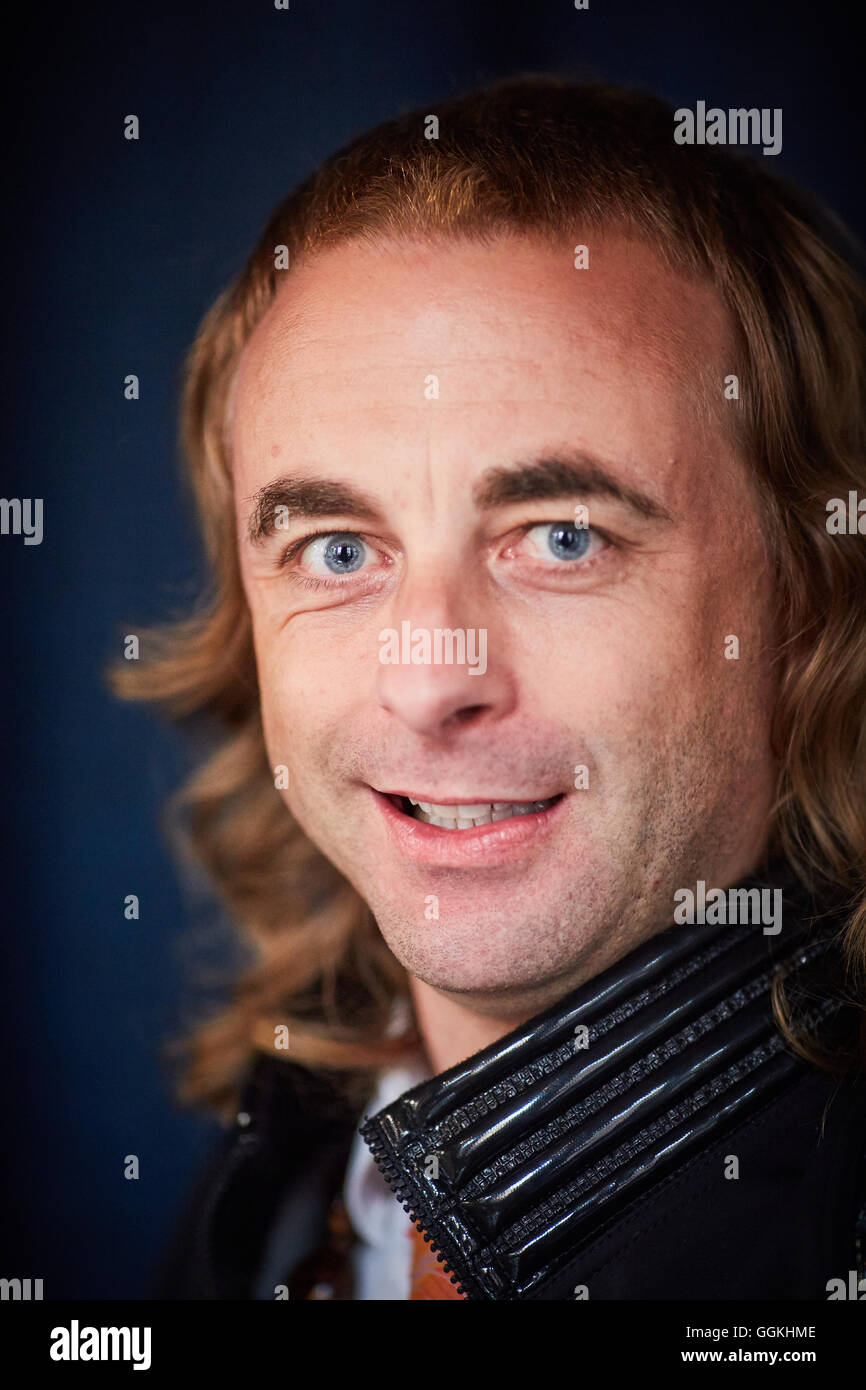 Stand-up Comedy Comedian Paul Foot von Amersham, Buckinghamshire Träumereien erfreuliches 'Störungen' und offensichtliche Abneigung gegen Pop cu Stockfoto