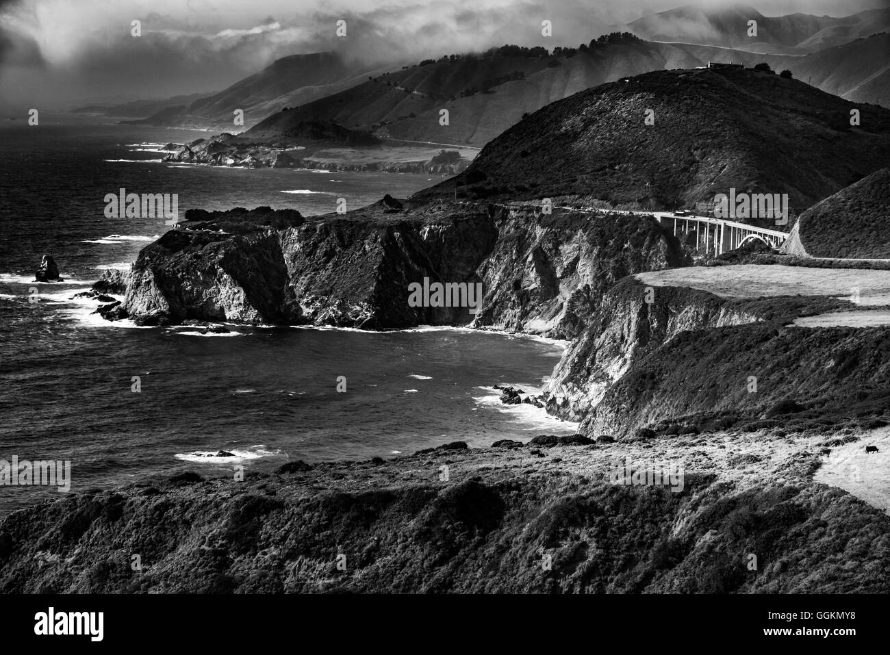 Big Sur Coast an Bixby Creek Bridge, Monterey County, Kalifornien, USA. Stockfoto