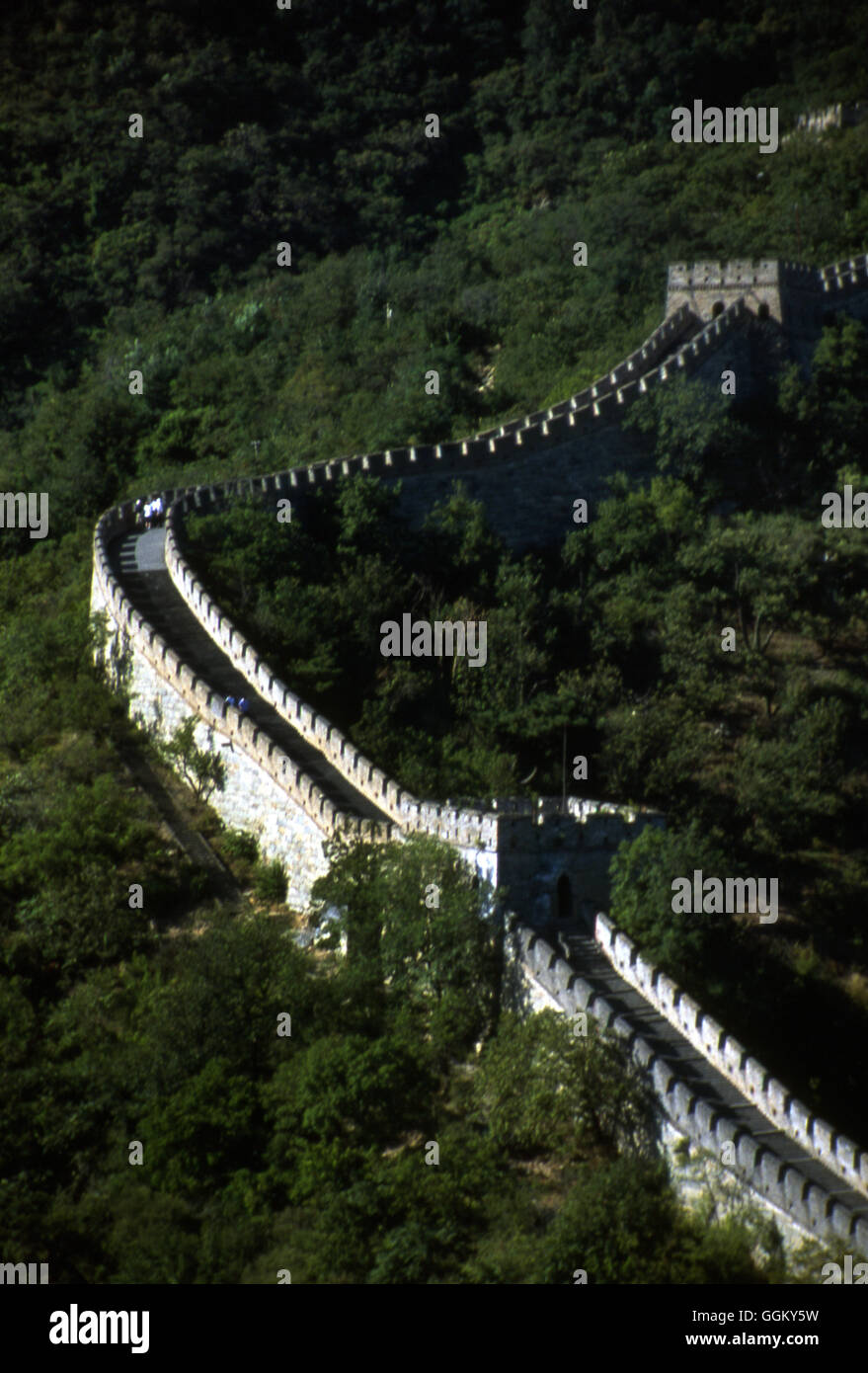 Der Mu Tian Yu Abschnitt der chinesischen Mauer. In diesem 2-Meile-langen Abschnitt gibt es 22 Wachtürme. Peking – China. Stockfoto