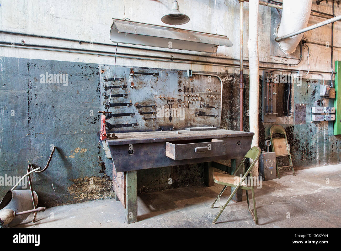 Elektriker Werkbank an Vintage Dampf Geneator, Dampfturbine, Seattle, WA, Georgetown Steam Plant, eine nationale historische Landm Stockfoto