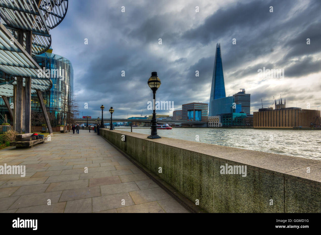 Blick auf die Scherbe, ein London Bridge und London Bridge von Hansestadt zu Fuß, London, Vereinigtes Königreich Stockfoto