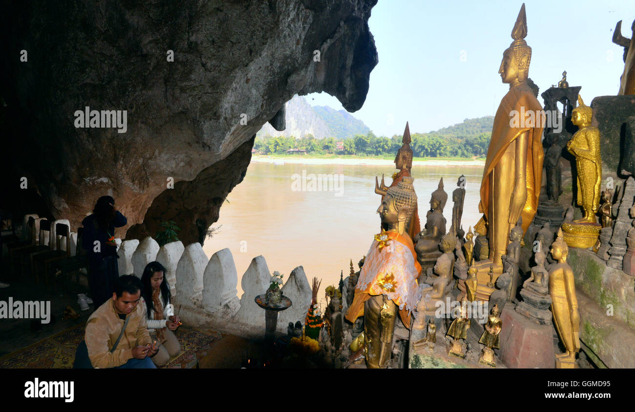 Tham Ting Höhle am Mekong River in der Nähe von Luang Prabang, Laos, Asien Stockfoto