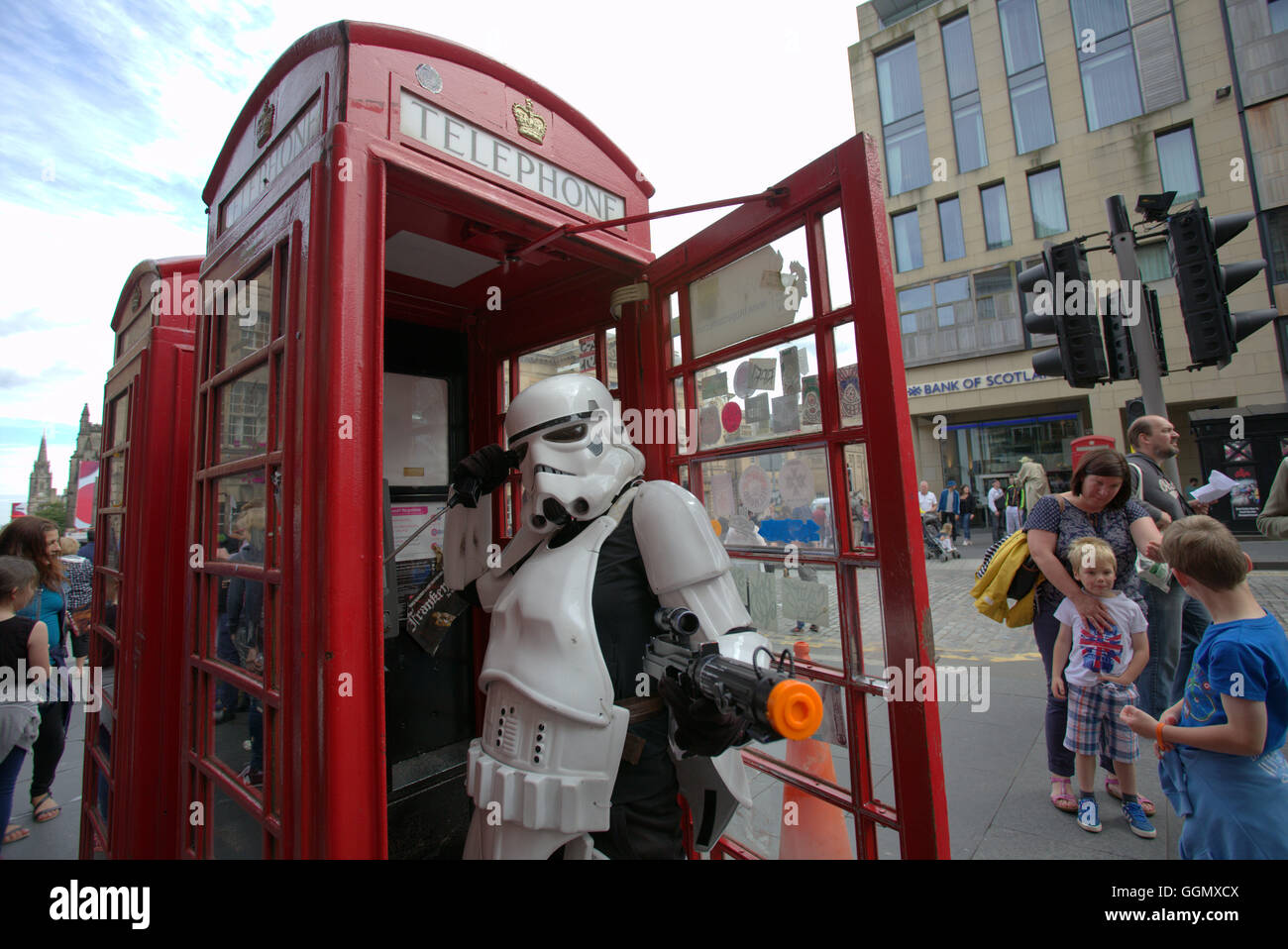 Edinburgh, Scotland, UK 5. August 2016. Bilder vom ersten Tag des Edinburgh Festival Fringe 2016, dass dieses Jahr verfügt über mehr als 3.000 unglaubliche, einzigartige und inspirierende Veranstaltungen über 05-29 August. Bildnachweis: Gerard Fähre/Alamy Live-Nachrichten Stockfoto