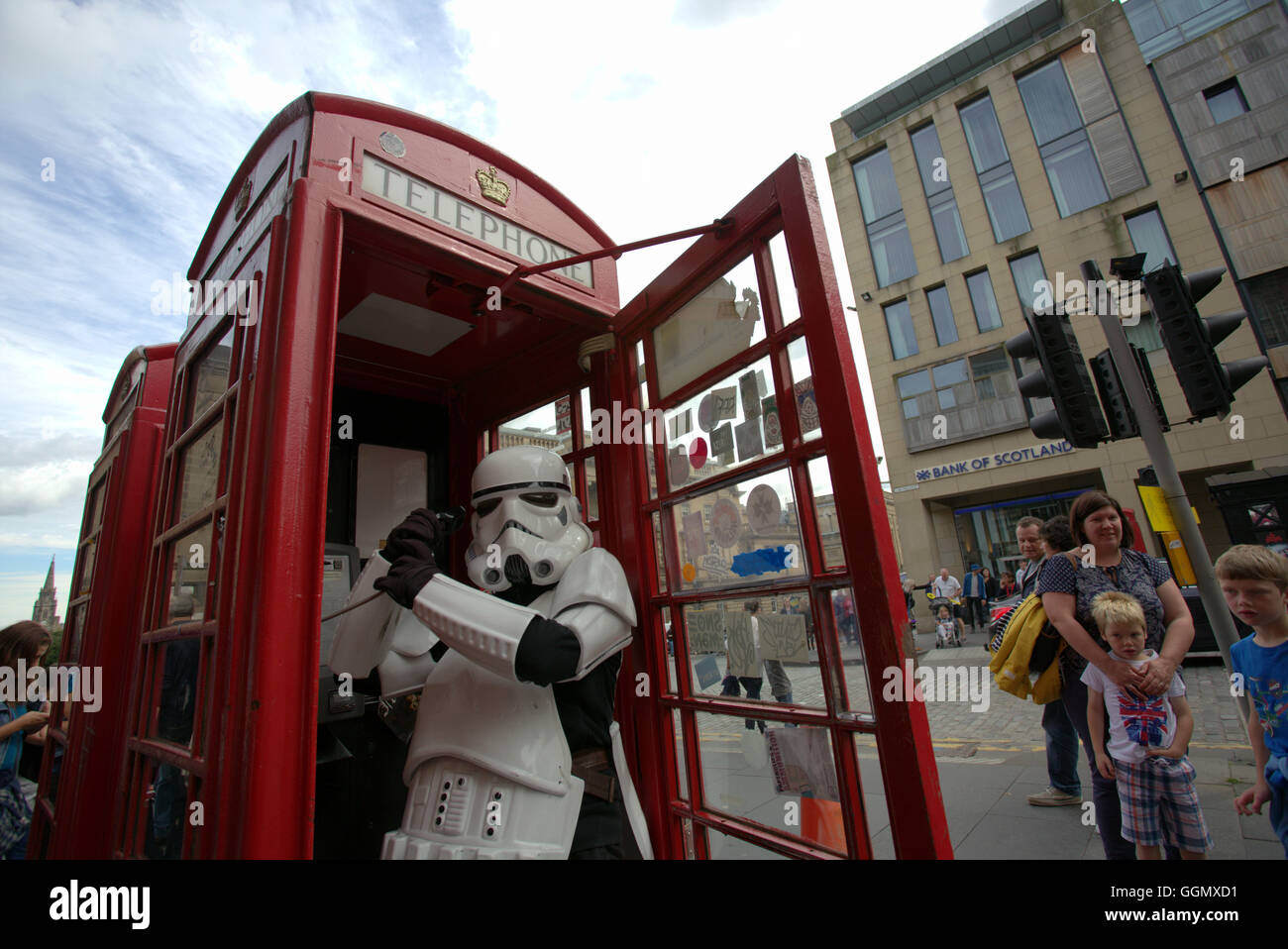Edinburgh, Scotland, UK 5. August 2016. Bilder vom ersten Tag des Edinburgh Festival Fringe 2016, dass dieses Jahr verfügt über mehr als 3.000 unglaubliche, einzigartige und inspirierende Veranstaltungen über 05-29 August. Bildnachweis: Gerard Fähre/Alamy Live-Nachrichten Stockfoto