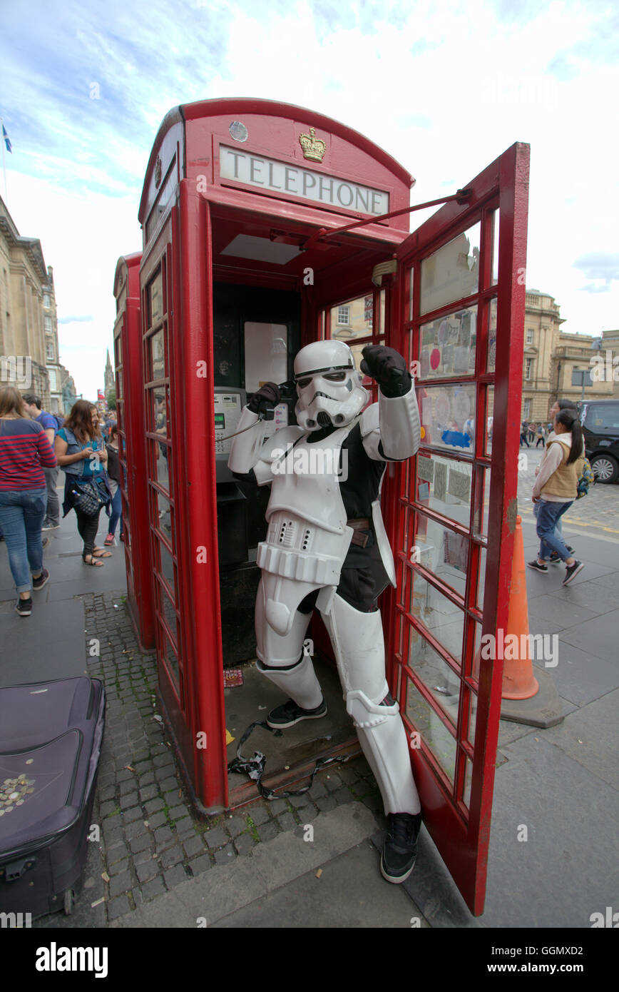 Edinburgh, Scotland, UK 5. August 2016. Bilder vom ersten Tag des Edinburgh Festival Fringe 2016, dass dieses Jahr verfügt über mehr als 3.000 unglaubliche, einzigartige und inspirierende Veranstaltungen über 05-29 August. Bildnachweis: Gerard Fähre/Alamy Live-Nachrichten Stockfoto