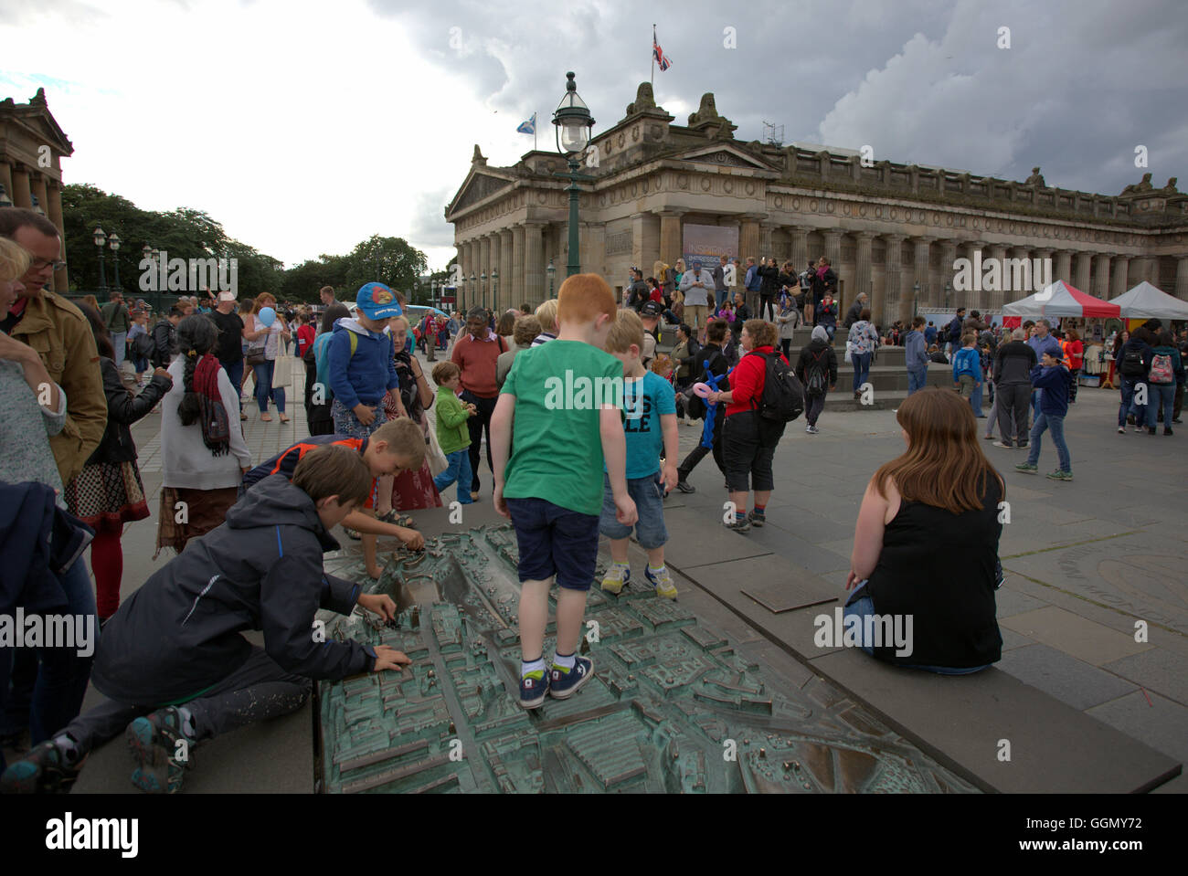 Edinburgh, Scotland, UK 5. August 2016. Bilder vom ersten Tag des Edinburgh Festival Fringe 2016, dass dieses Jahr verfügt über mehr als 3.000 unglaubliche, einzigartige und inspirierende Veranstaltungen über 05-29 August. Bildnachweis: Gerard Fähre/Alamy Live-Nachrichten Stockfoto