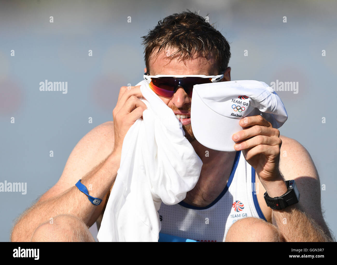 Rio De Janeiro, Brasilien. 6. August 2016. Alan Campbell von Großbritannien schaut Theat die Lagoa Rodrigo de Freitas-Stadion in Rio De Janeiro, Brasilien am 6. August 2016 in den Männern einer Heats der Olympischen Spiele 2016 in Rio. : Bildnachweis Soeren Stache/Dpa: Dpa picture-Alliance/Alamy Live News Stockfoto