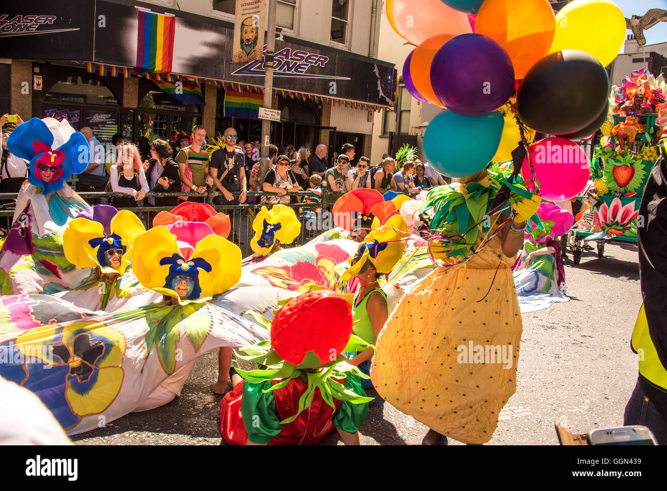 Brighton, UK. 6. August 2016. Stiefmütterchen. Brighton-Pride-Parade. © Julia Claxton/Alamy Live News Bildnachweis: Julia Claxton/Alamy Live-Nachrichten Stockfoto