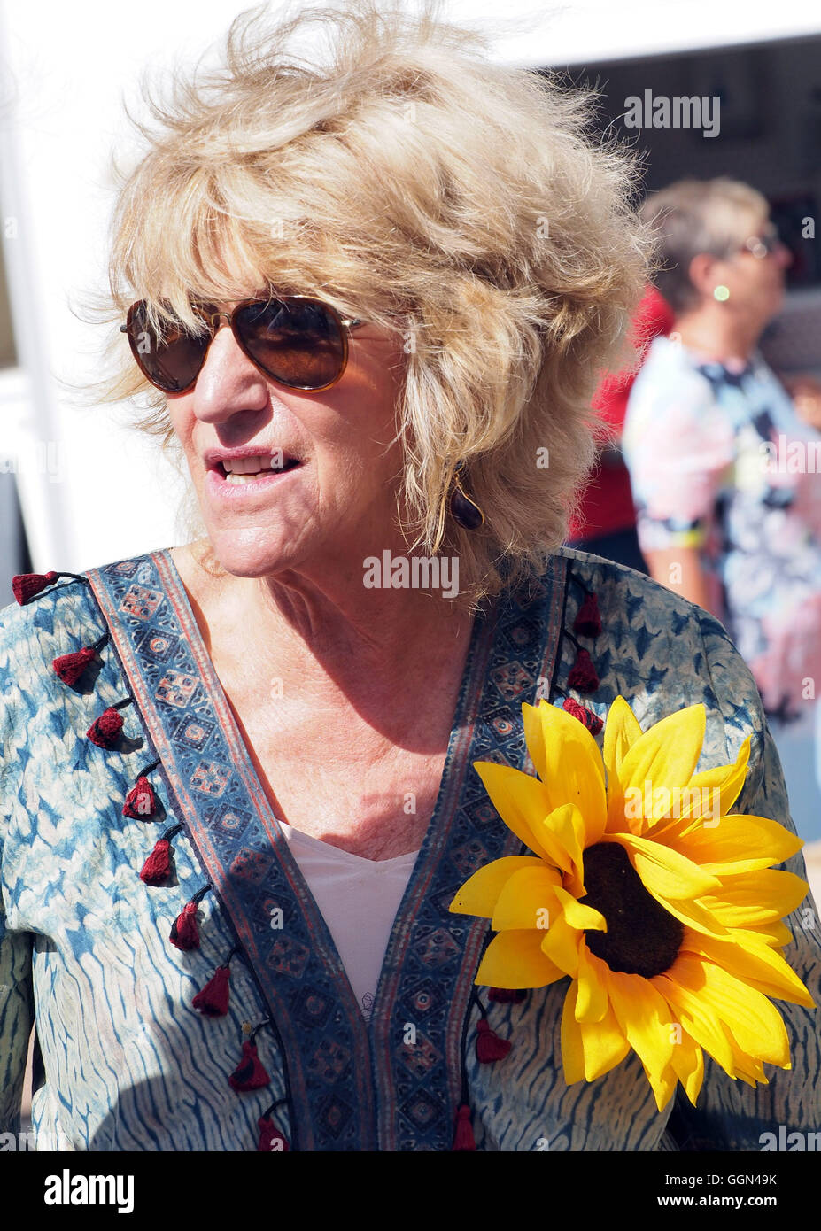 Annabel Elliott, die Schwester von Camilla Duchess of Cornwall ist, eröffnet die Verkehrssysteme Food Festival in Dorchester, Dorset Stockfoto