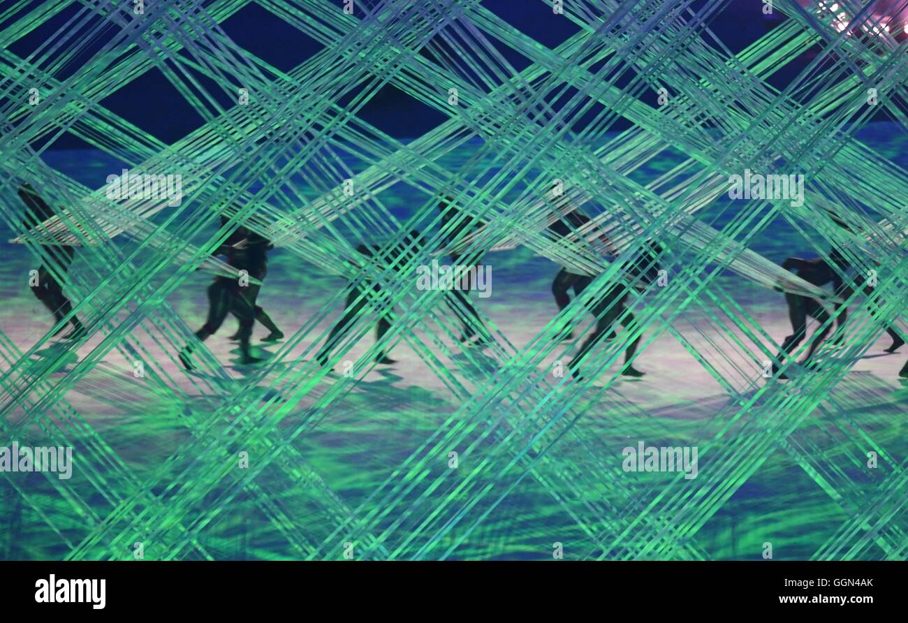 Rio De Janeiro, Brasilien. 5. August 2016. Das Web verdeckt die Stammesangehörigen. Eröffnungsfeier der 31. Olympiade. Rio 2016. Maracana-Stadion. Rio De Janeiro. Brazilien. 08.05.2016. Bildnachweis: Sport In Bilder/Alamy Live-Nachrichten Stockfoto