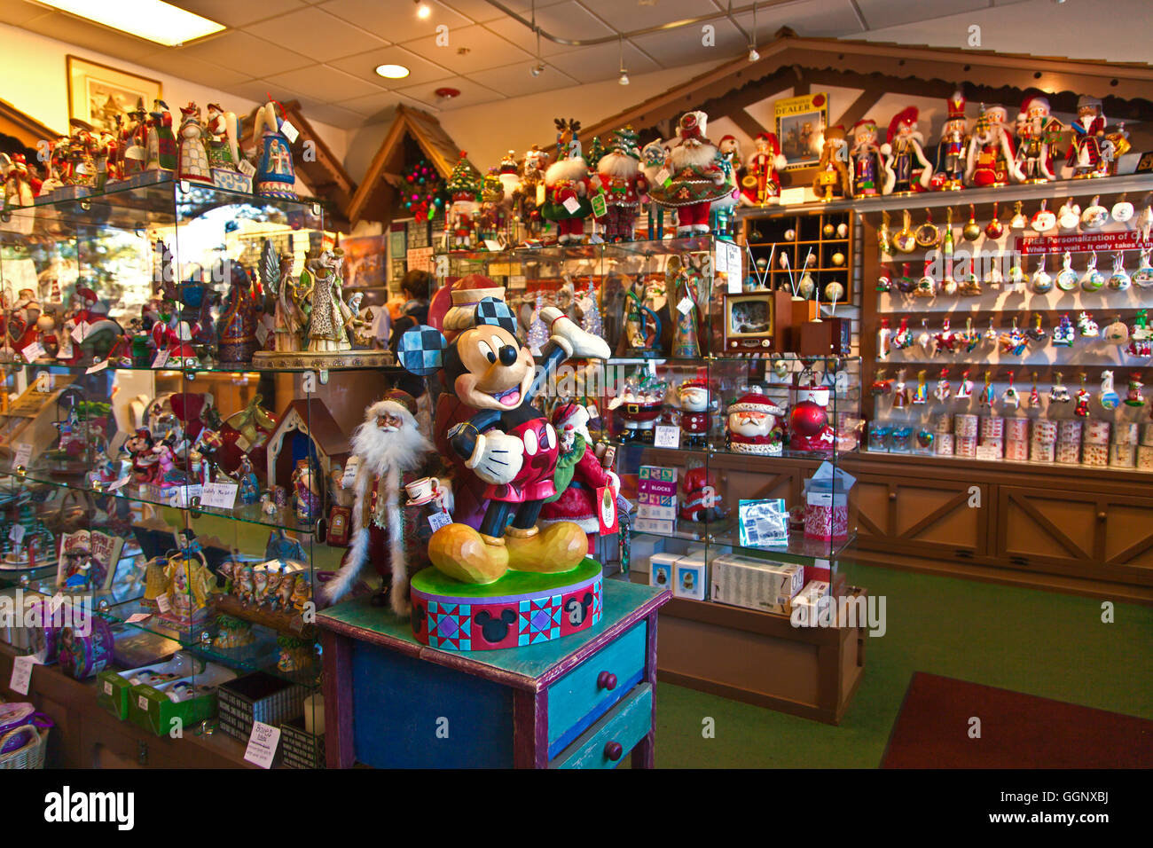 Einzelhandel shop mit Micky Maus ein anderes Spielzeug und Puppen an DOUD ARCADE - CARMEL, Kalifornien Stockfoto