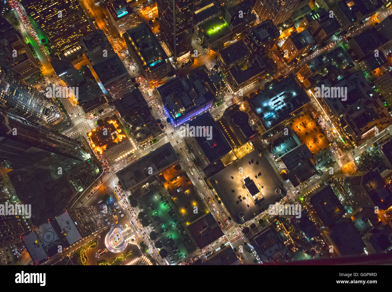 Luftaufnahme von Los Angeles Stadtbild beleuchtet in der Nacht, California, Vereinigte Staaten Stockfoto