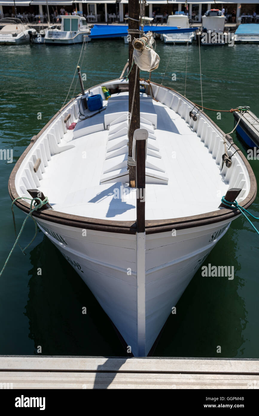 Menorquinischen weißen Holzboot Stockfoto