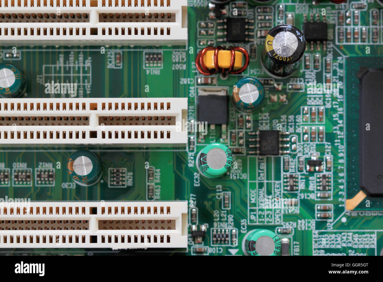 Elektronik-Komponenten auf PC Computer Mainboard Sockel und Konzept über Technologie. Stockfoto
