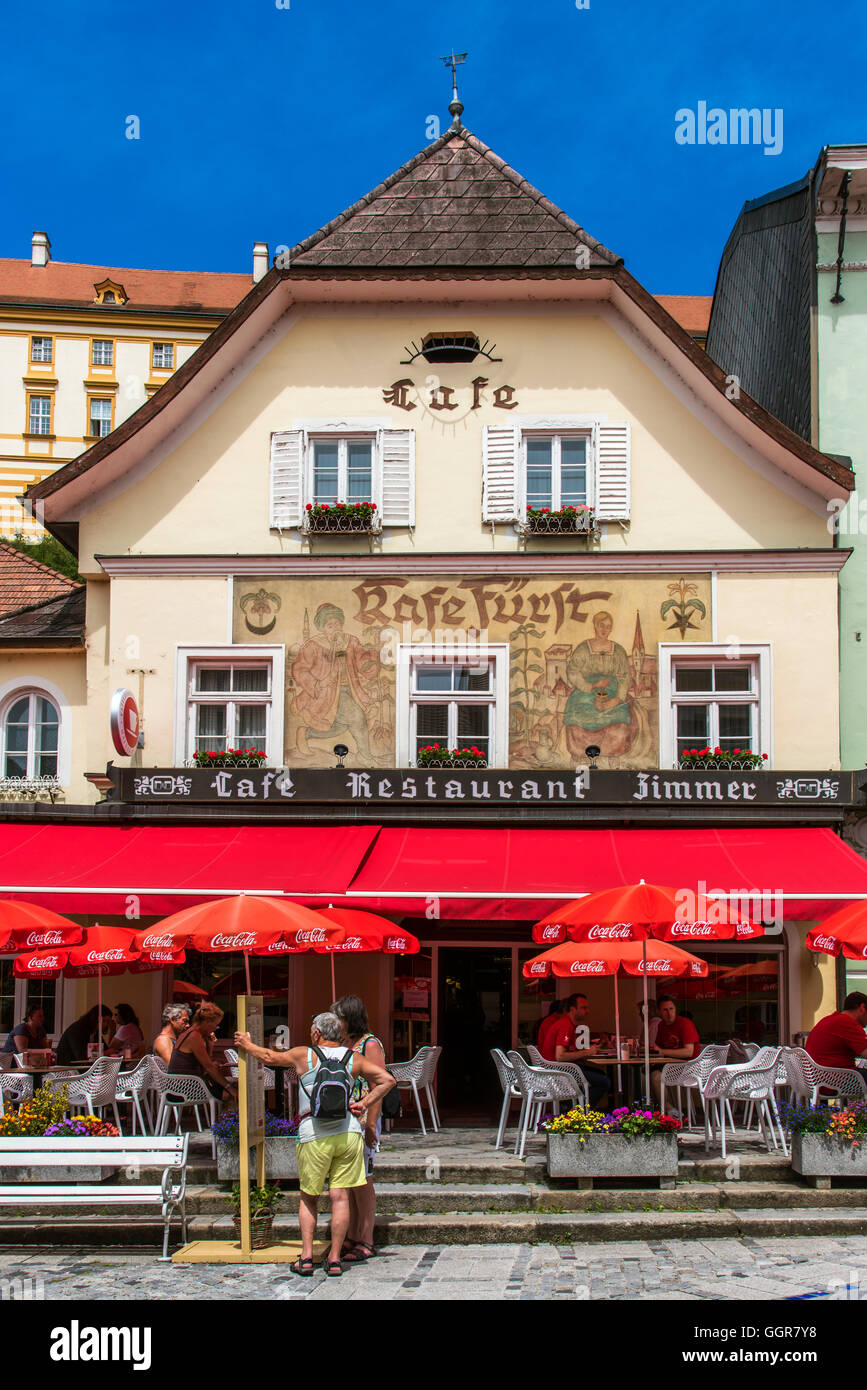 Straßencafé in Melk, Niederösterreich, Österreich Stockfoto
