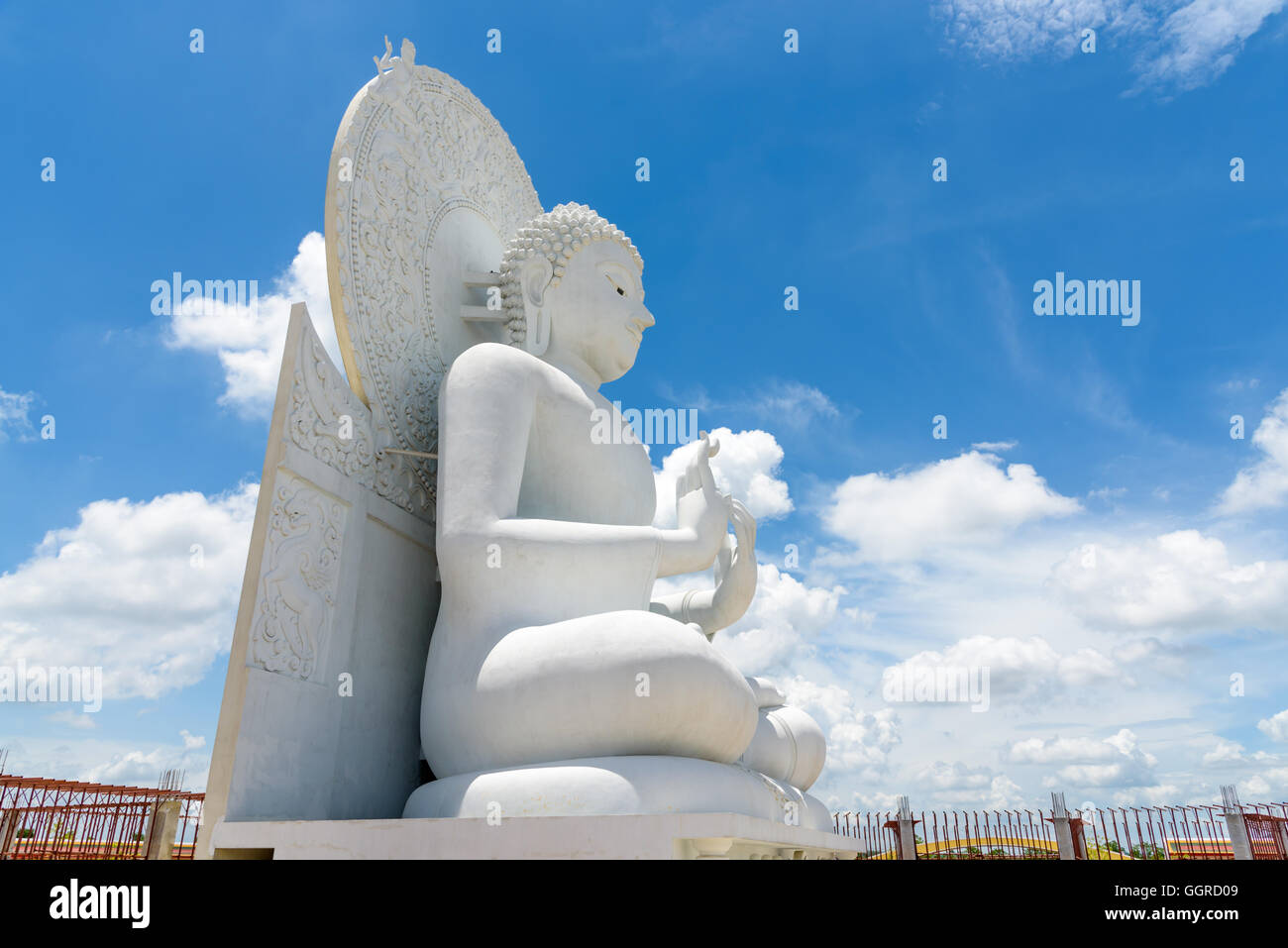 Große weiße Buddha-Statue. Stockfoto