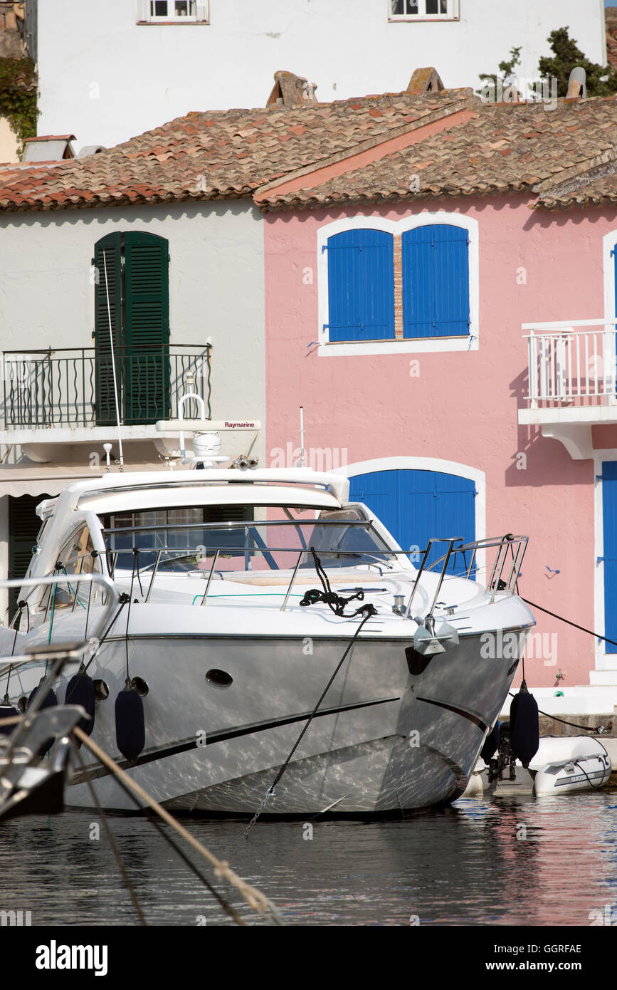 Port Grimaud Bucht St. Tropez kleine Häuser Liegeplatz private Stockfoto