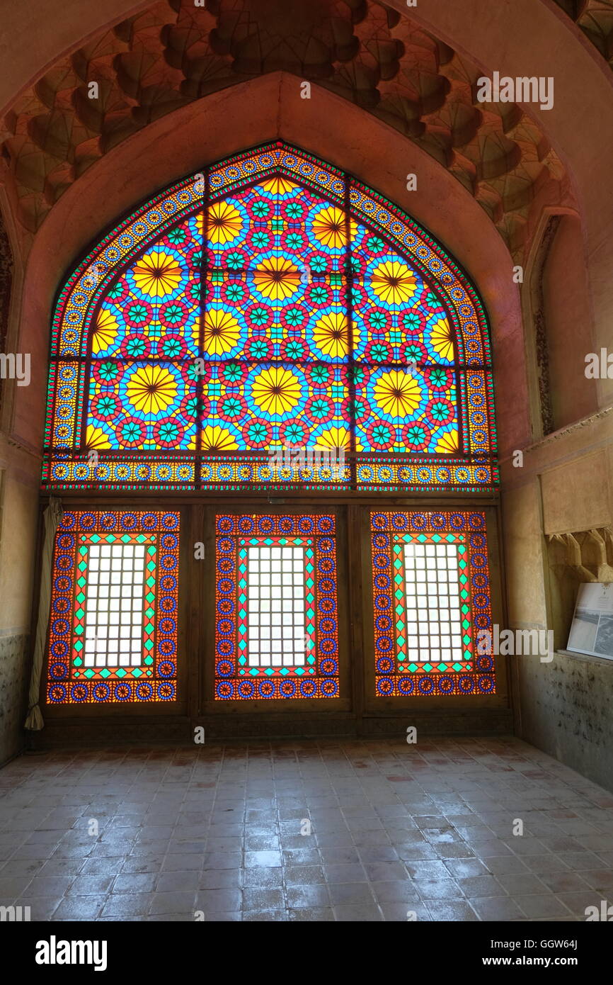 Glasmalerei-Fenster auf der Zitadelle in Shiraz, Iran Stockfoto