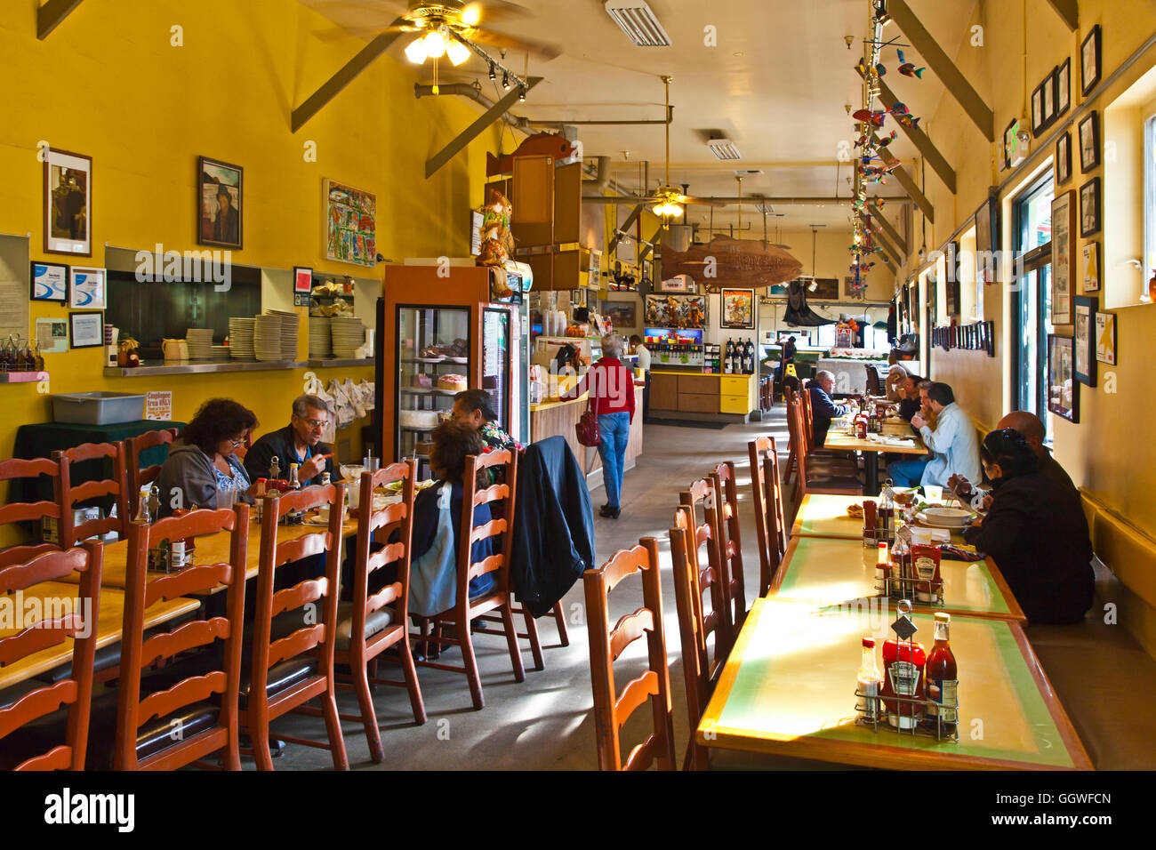 Phils Fisch Markt und lokal in MOSS LANDING, CALIFORNIA Stockfoto