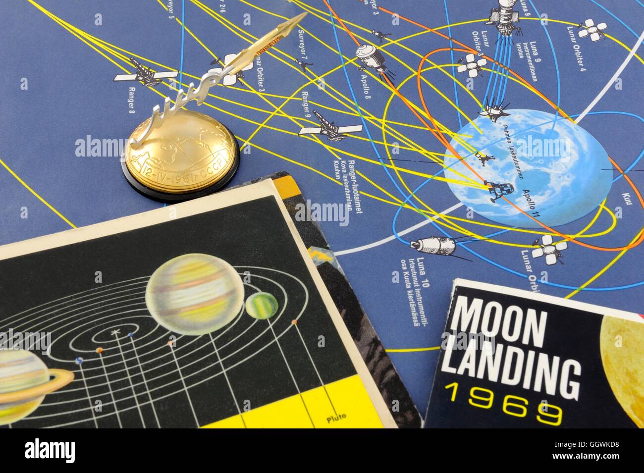 Ein Rennen um Platz wurde in den 1960er Jahren erwärmt. Die erste bemannte Raumfahrt war Wostok 1 UdSSR (Sowjetunion) am 12. April 1961... Stockfoto