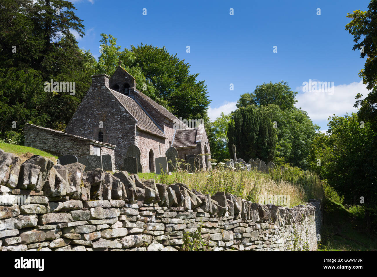 Die abgelegenen und alten ländlichen Kirche des St. Islow in Partrishow. Stockfoto