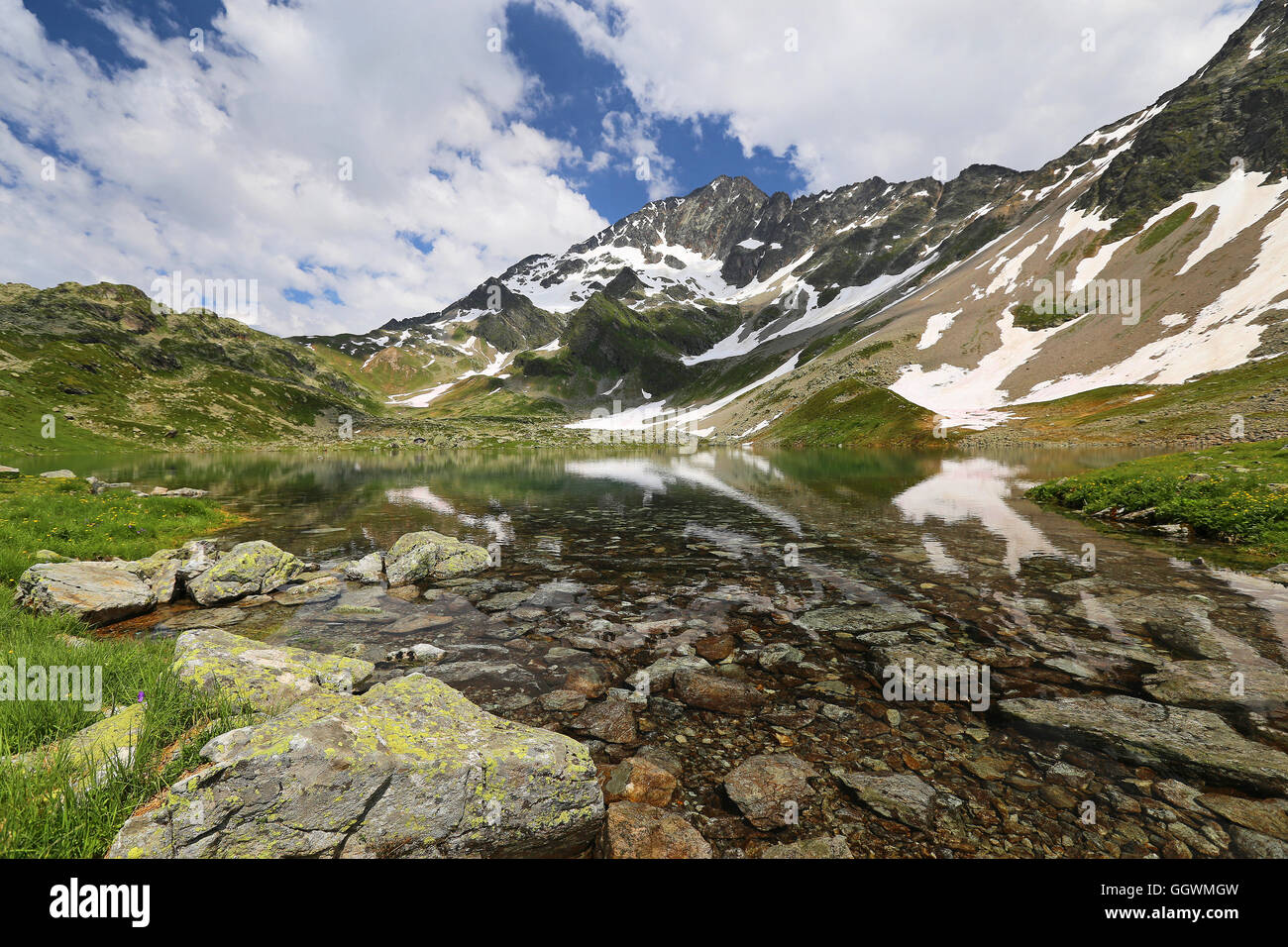 Der Jovet-See. Die alpine Landschaft von Les Contamines-Montjoie. Mont-Blanc Gegend. Französische Alpen. Europa. Stockfoto