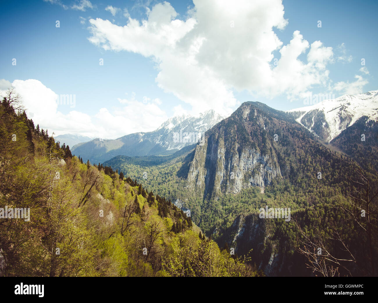 Kaukasus-Gebirge Landschaft Sommer Reisen Himmel Wolken Landschaft Stockfoto