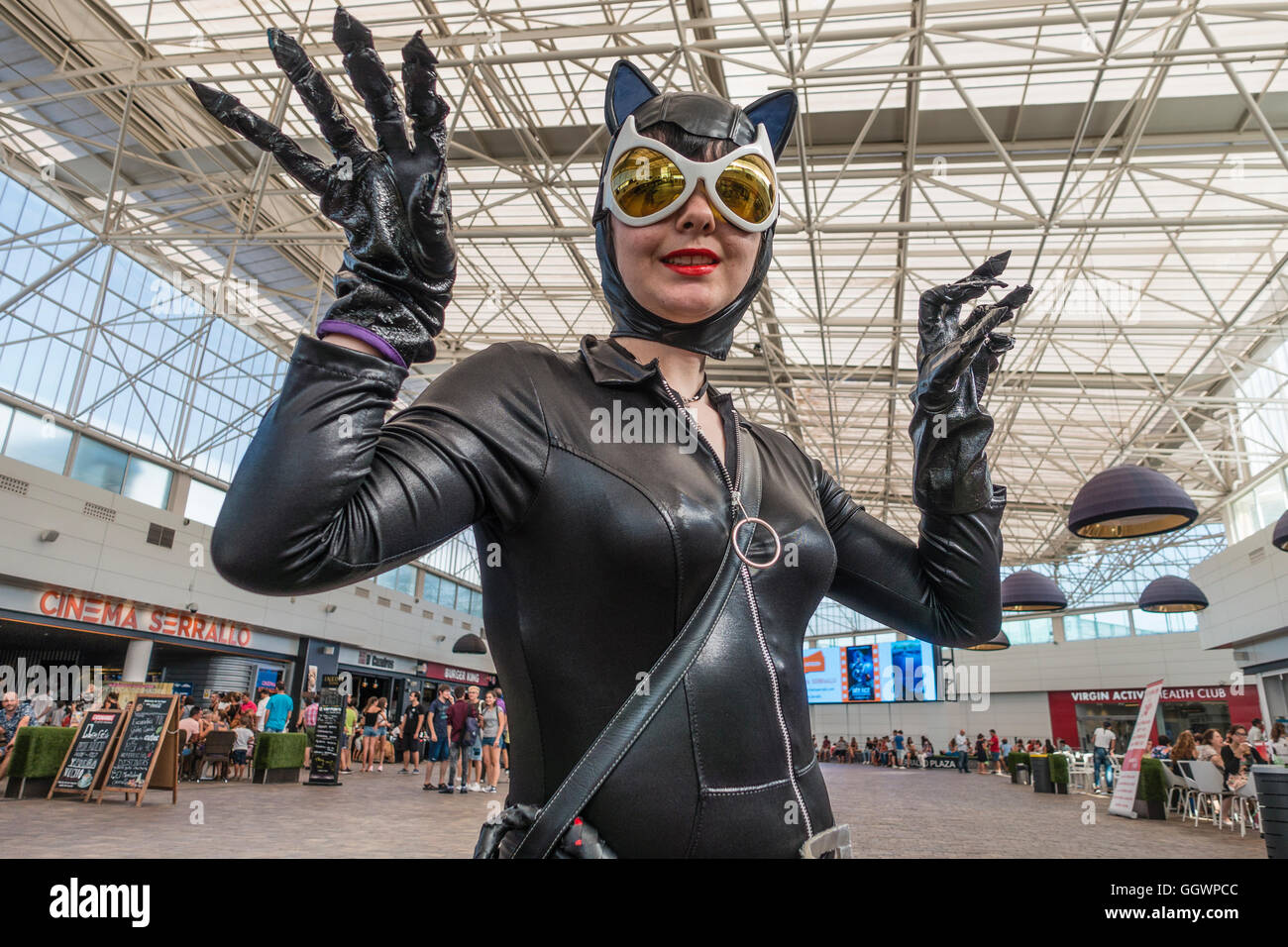 Dressed in a catwoman costume -Fotos und -Bildmaterial in hoher Auflösung –  Alamy