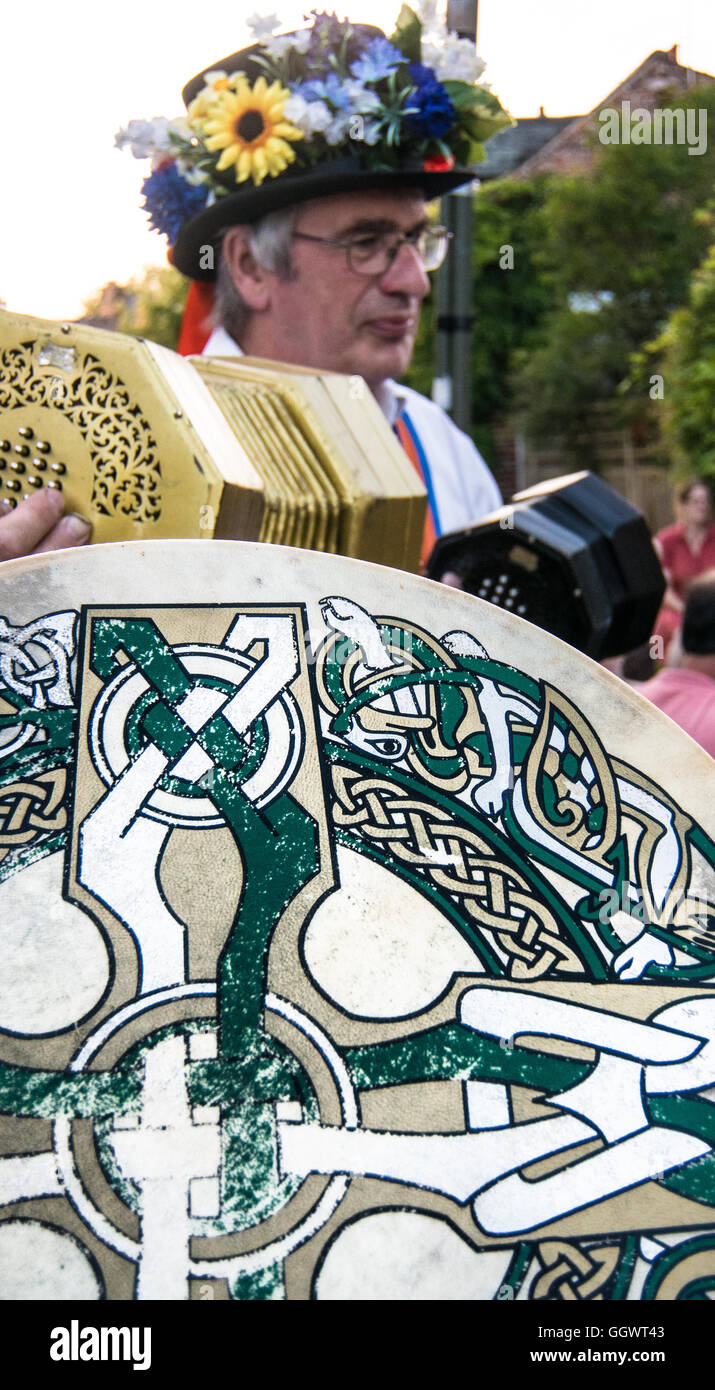Keltisches Design auf Trommel (Bodhran) verwendet von Morris Tänzer - Berkhamsted, UK Stockfoto