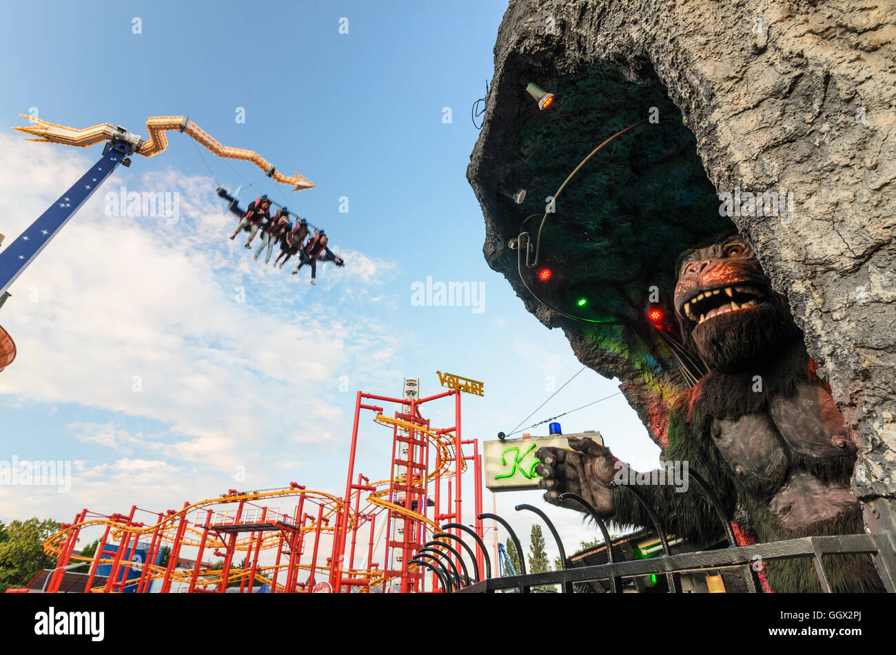 Wien, Wien: Sehenswürdigkeiten swing Tornado und Gorilla aus Spukschloss im Prater, Österreich, Wien, 02. Stockfoto