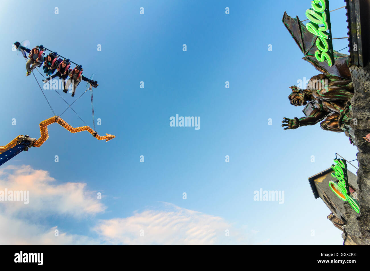 Wien, Wien: Sehenswürdigkeiten swing Tornado und Gorilla aus Spukschloss im Prater, Österreich, Wien, 02. Stockfoto