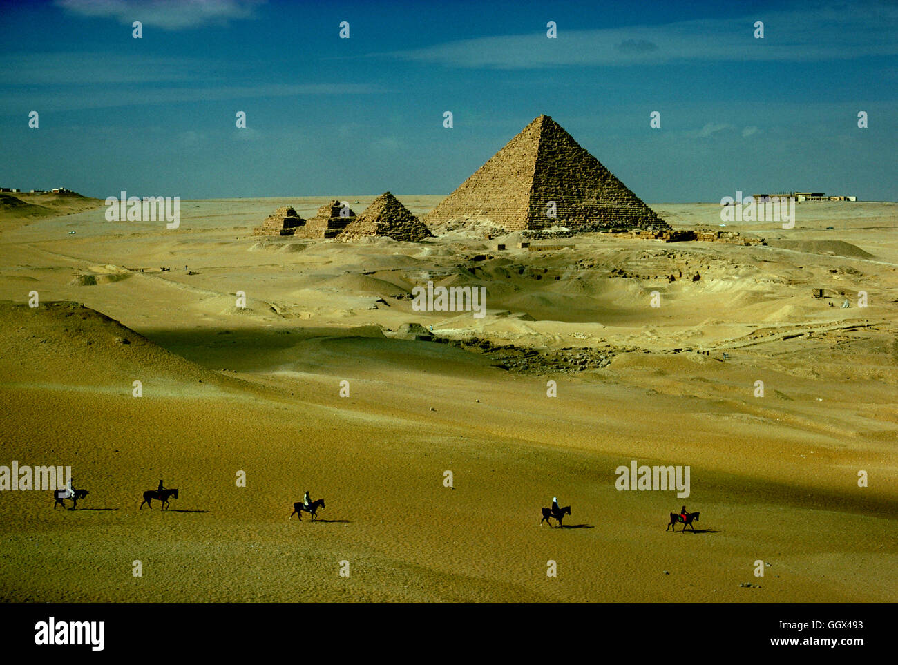 Die Pyramide des Mykerinos zusammen mit den Vermieter Pyramiden von Gizeh. Kairo - Ägypten. Stockfoto