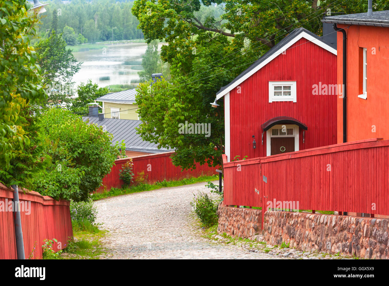 Rot aus Holz befindet sich im alten Stadt Porvoo, Finnland Stockfoto