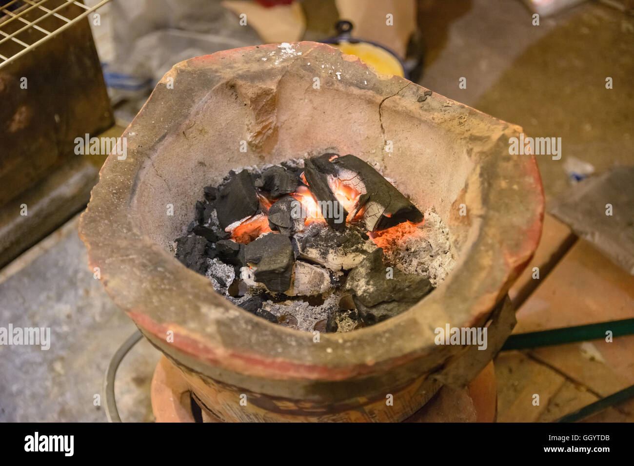 Alten Lehm Ofen für traditionelle Küche in Thailand Stockfoto
