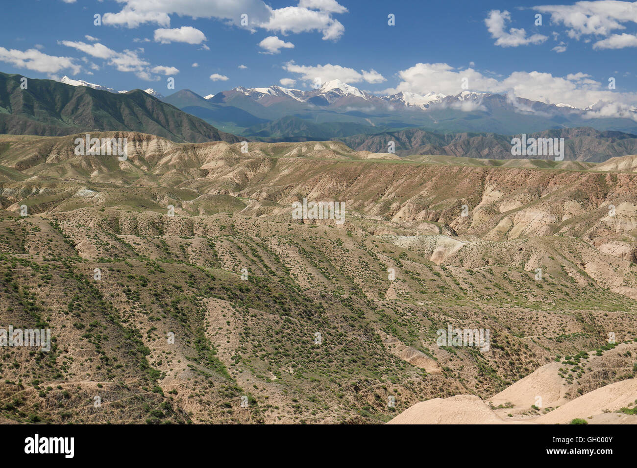 Issyk-Kul See in Kirgisistan Umgebung. Terskey Alatau, Tian Shan-Gebirge in Kirgisien, Zentralasien Stockfoto