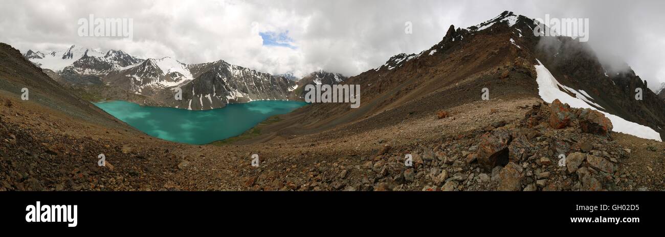 Alakol-See in Kirgisistan (Ala-Kul, Tian Shan-Gebirge, Mittelasien) Stockfoto