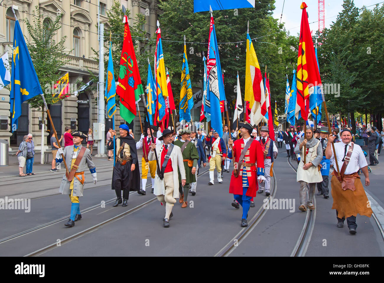 Zürich - 1. AUGUST: Nationalfeiertag-Parade am 1. August 2009 in Zürich, Schweiz. Vertreter der Berufsgruppen in Stockfoto