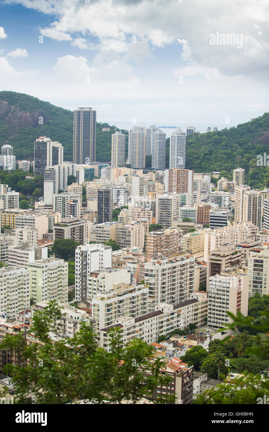 Gebäude an der Uferpromenade, Strand von Ipanema, Copacabana, Rio De Janeiro, Brasilien Stockfoto