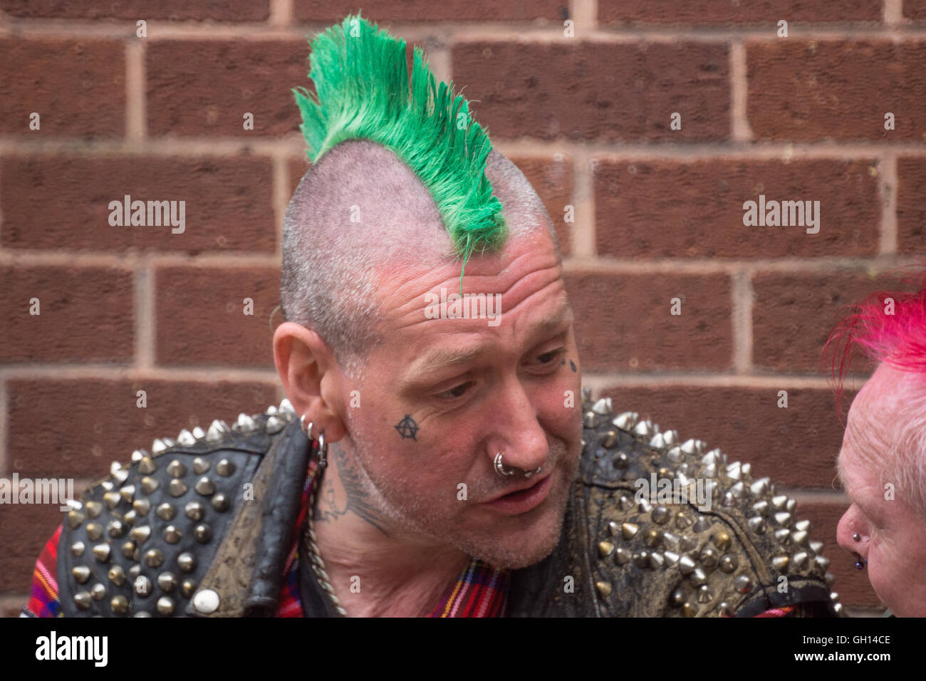 Blackpool, UK. 7. August 2016 Nachrichten. Die bunte Show von Punks weiter die in Blackpool heute. Sonntag ist der letzte Tag des Festivals. Viel Farbe in der Stadt heute Credit: Gary Telford/Alamy live-Nachrichten Stockfoto
