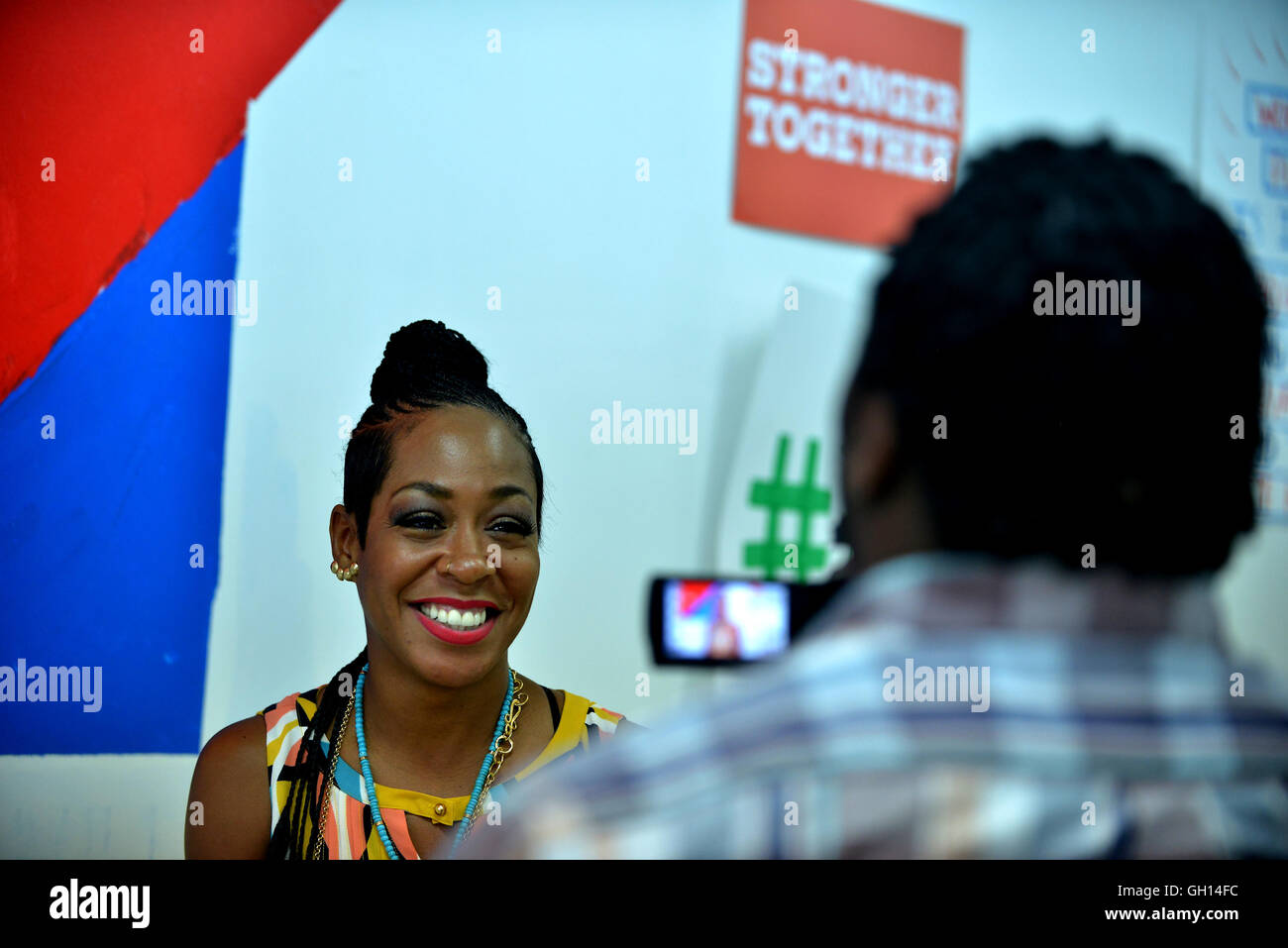 MIAMI GARDENS, FL - AUGUST 06: Tichina Arnold Besuch der Hillary für Florida Freiwilligen Telefon Bank und Wählerregistrierung im Florida demokratische Partei Miami Gardens Büro am Samstag, 6. August 2016 in Miami Gardens, Florida. Bildnachweis: MPI10 / MediaPunch Stockfoto