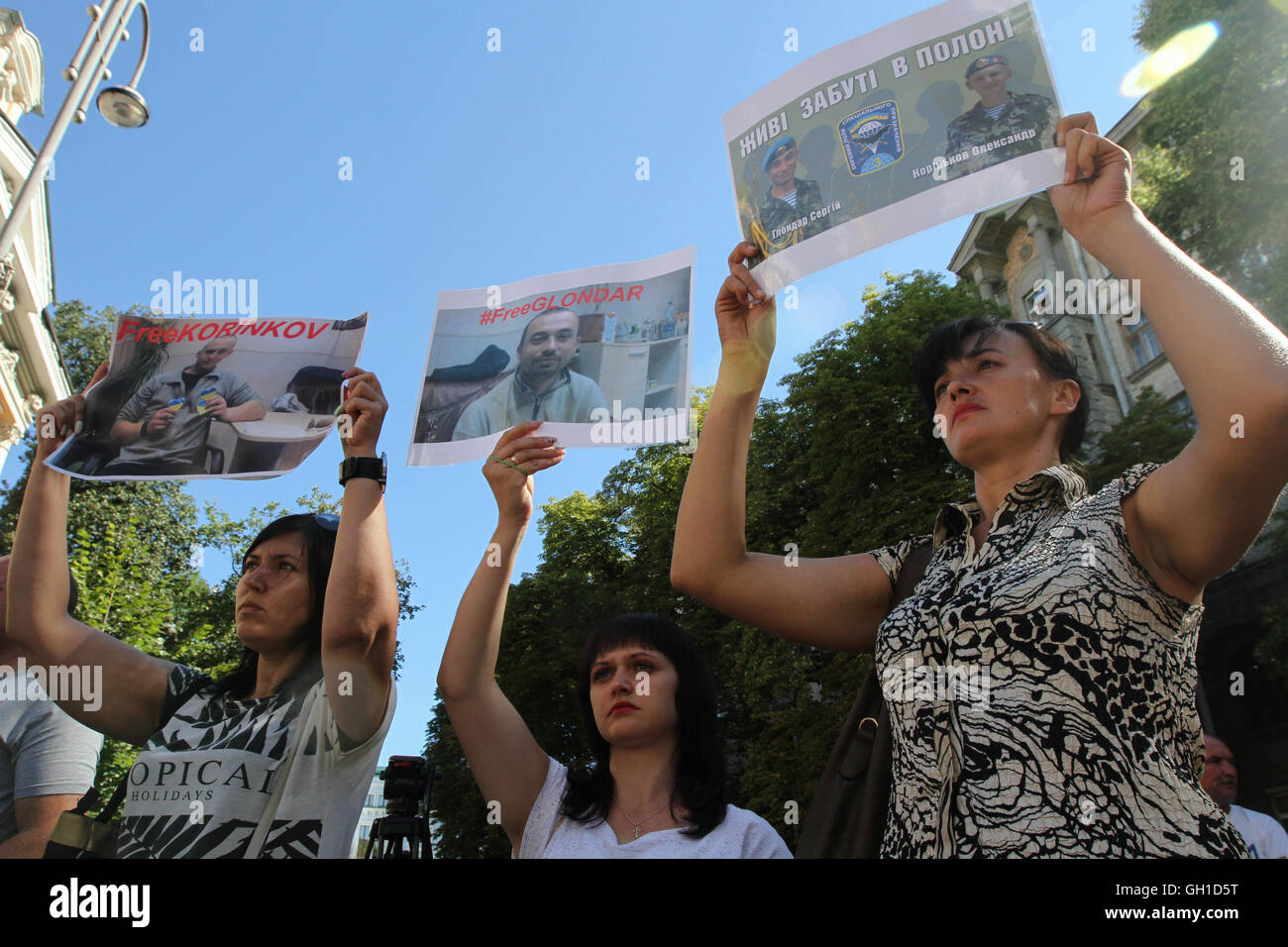 Kiew, Ukraine. 8. August 2016. Kiew, Ukraine. 8. August 2016. Eltern und Verwandten der ukrainische Soldaten, eingefangen von Pro-russischen Separatisten in Donezk und Luhansk Regionen der Ukraine, rally vor Presidential Office in Kiew mit der Nachfrage, um die Gefangenen Austauschprozeß, 8. August 2016 zu beschleunigen. Bildnachweis: ZUMA Press, Inc./Alamy Live-Nachrichten Stockfoto