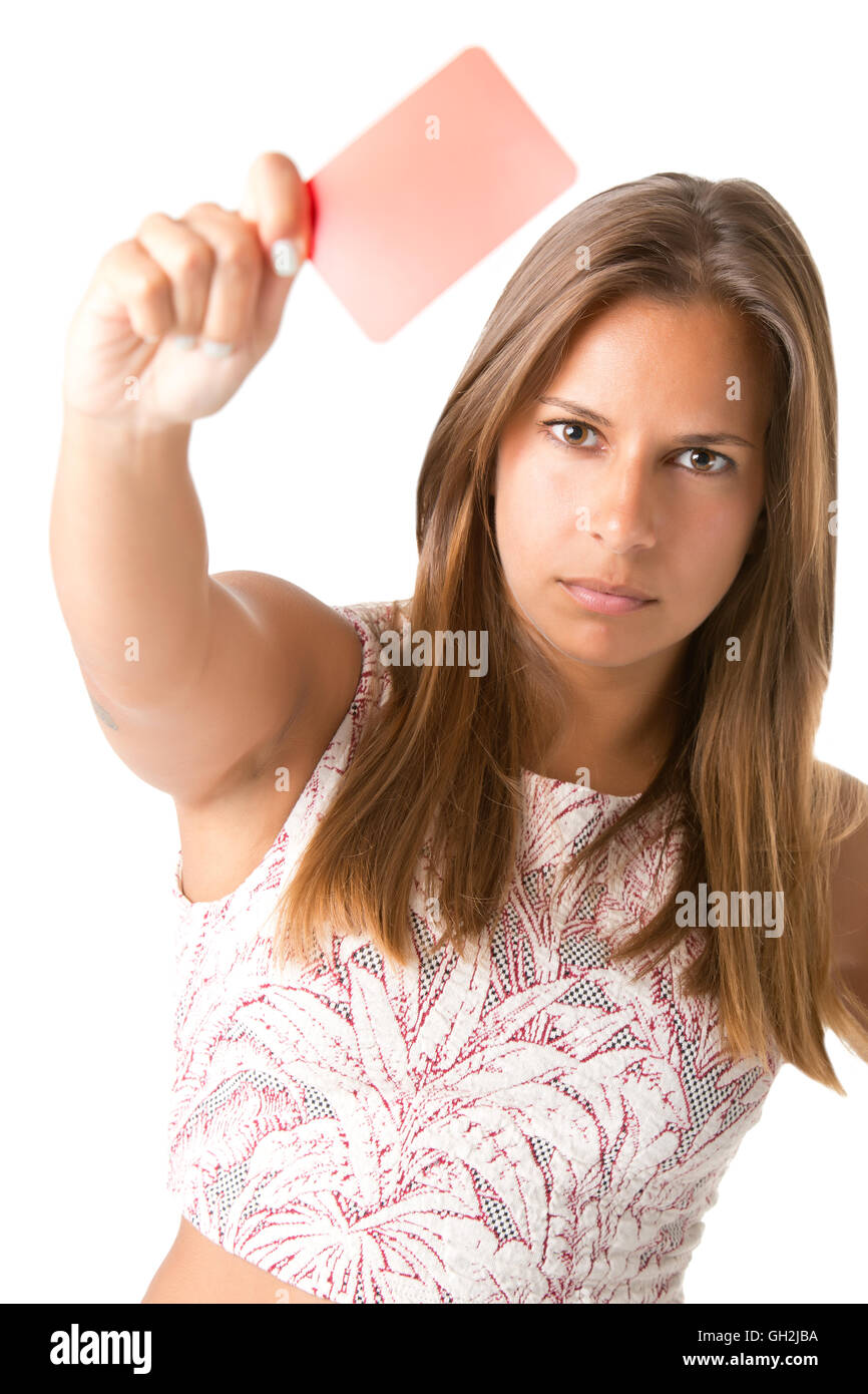 Frau zeigt eine rote Karte. Konzept der Beziehungsprobleme. Isoliert in weiss. Stockfoto