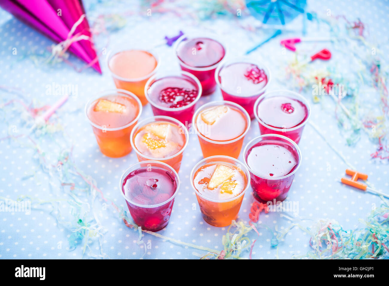Frucht-Gelee, Geburtstag oder Garten-Kinder party Essen auf lebendige Tisch Stockfoto