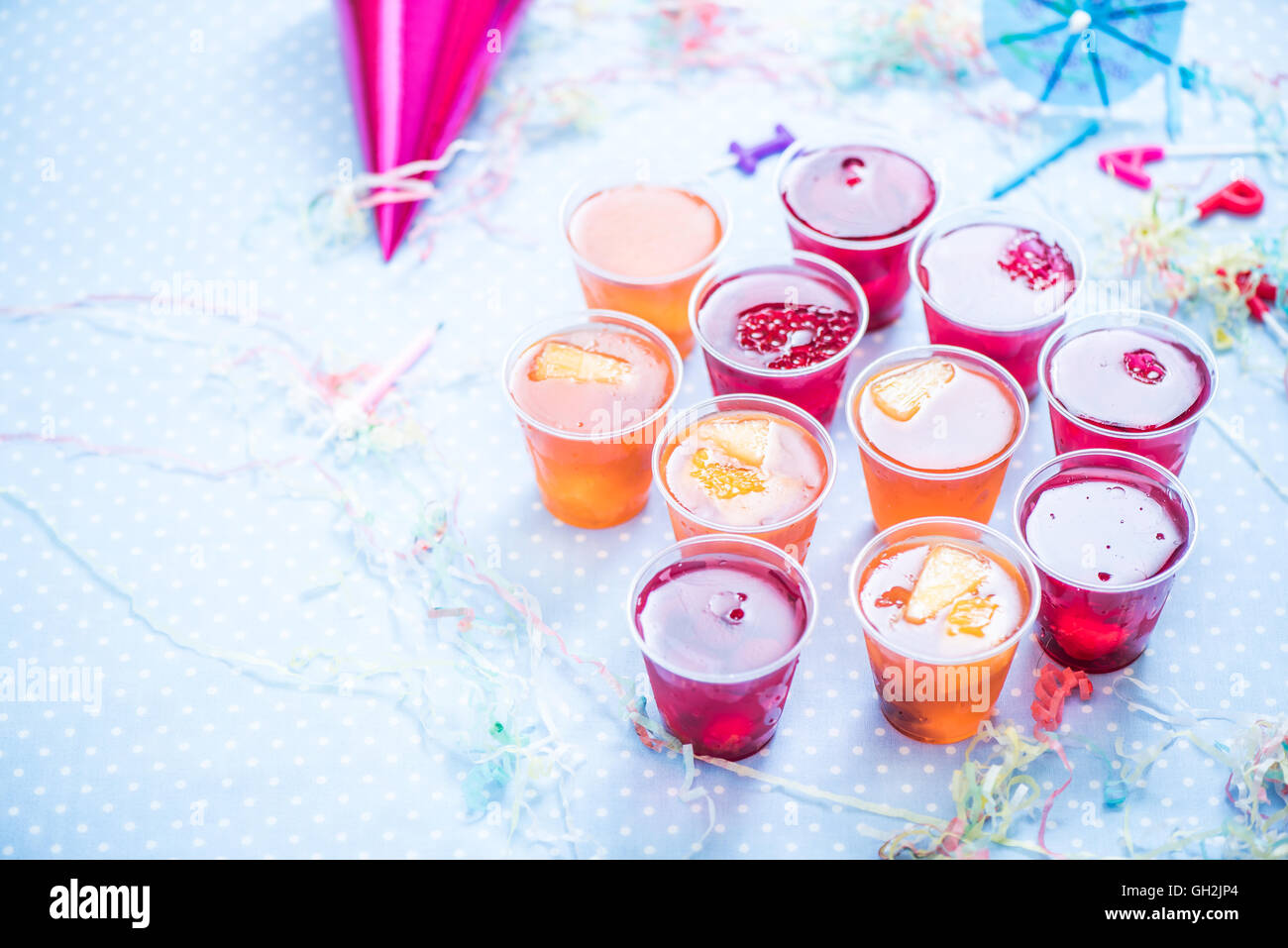 Frucht-Gelee, Geburtstag oder Garten-Kinder party Essen auf lebendige Tisch Stockfoto