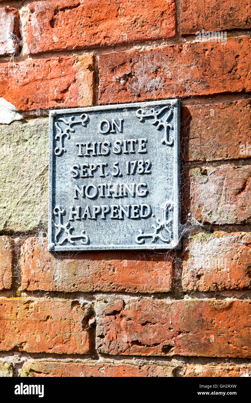 Ein Zeichen an der Wand, die auf dieser Seite 5. September 1782 zu sagen, dass nichts passiert Stockfoto