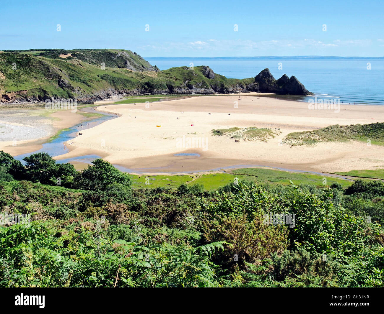 Drei Cliff Bay (irgendwann Three Cliffs Bay), Gower, Wales nach Osten von der Klippe gegenüber den drei Klippen Zinnen. Stockfoto