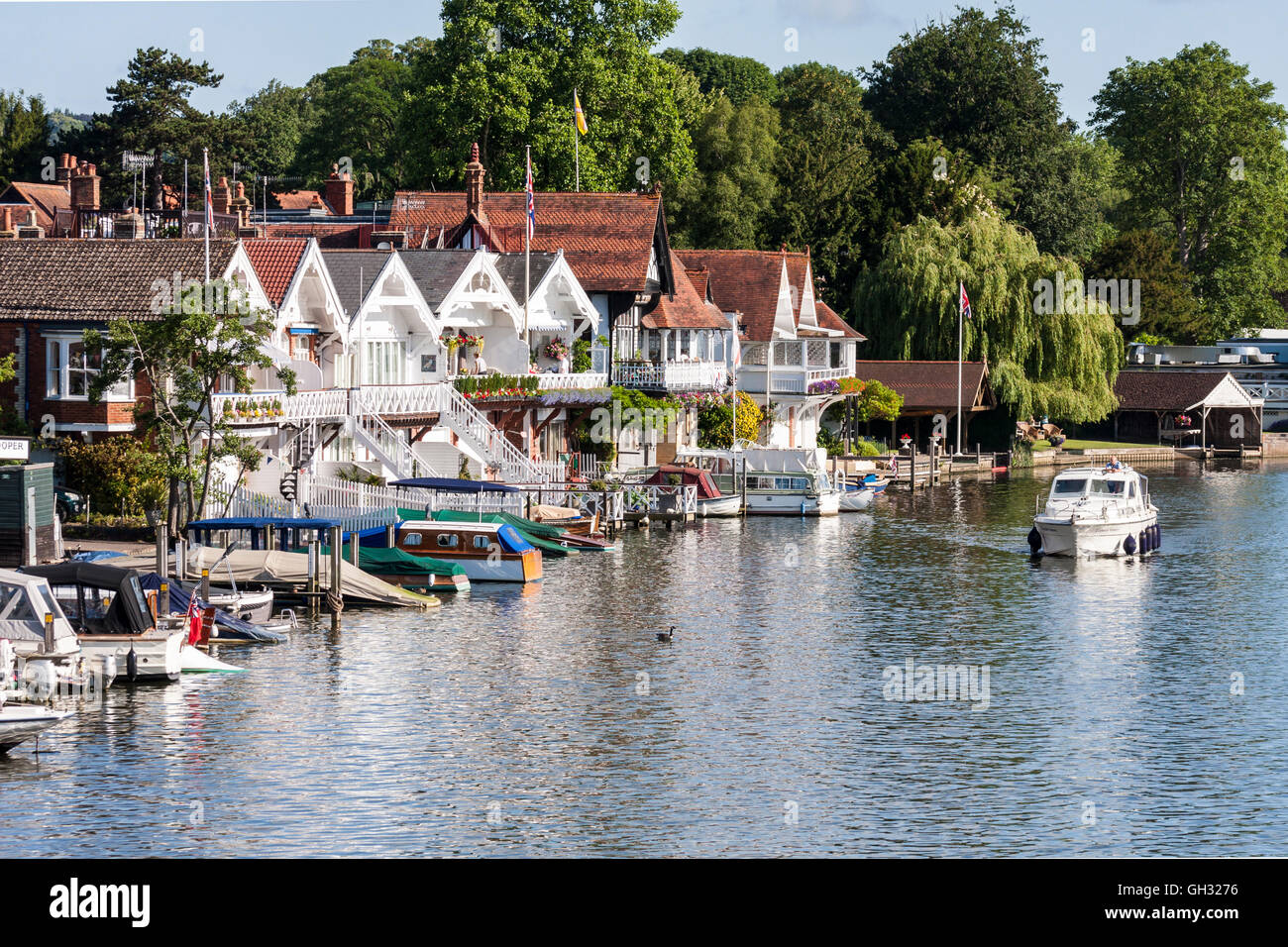 Am Flussufer Häuser am Henley on Thames, Oxfordshire, England GB, UK. Stockfoto