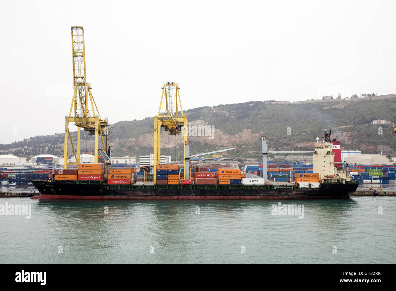 Containerschiff CNP PAITA in einem spanischen Hafen Stockfoto