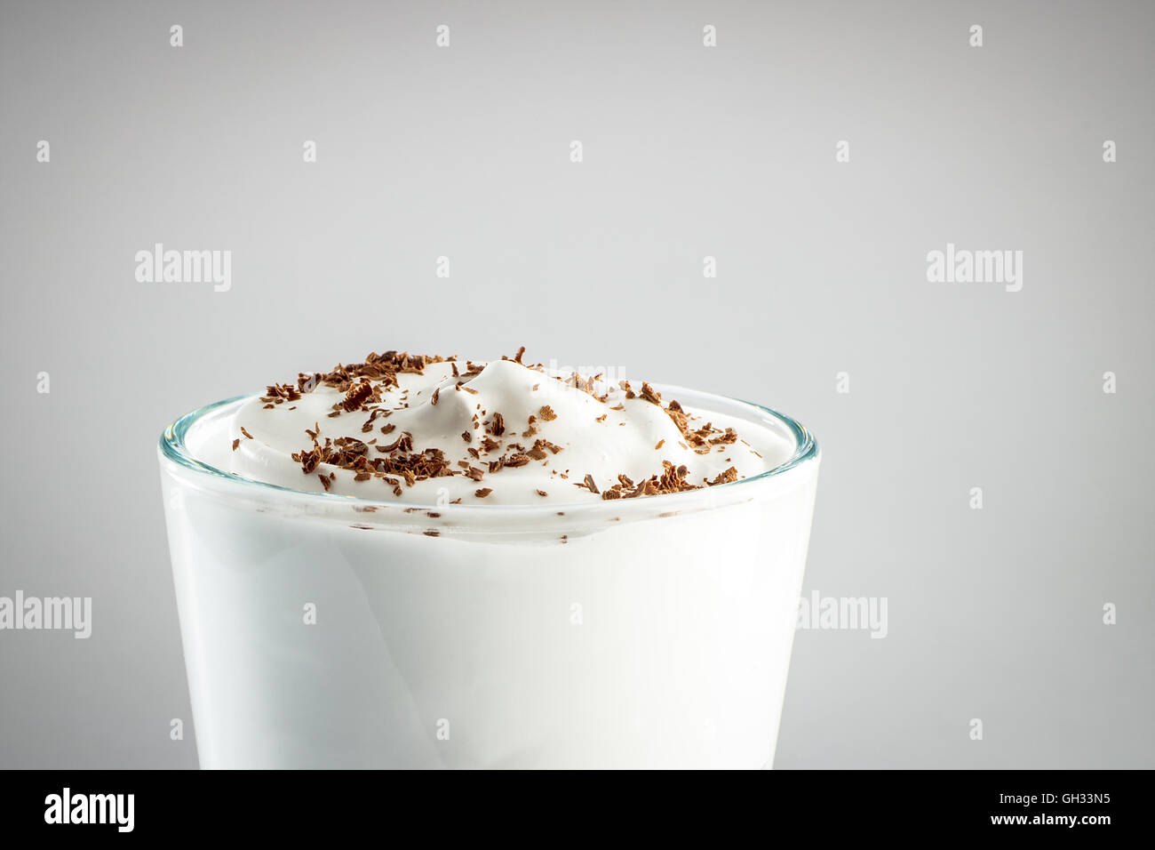 Milch-Schaum & Schokoladenflocken, Dekoration Stockfoto