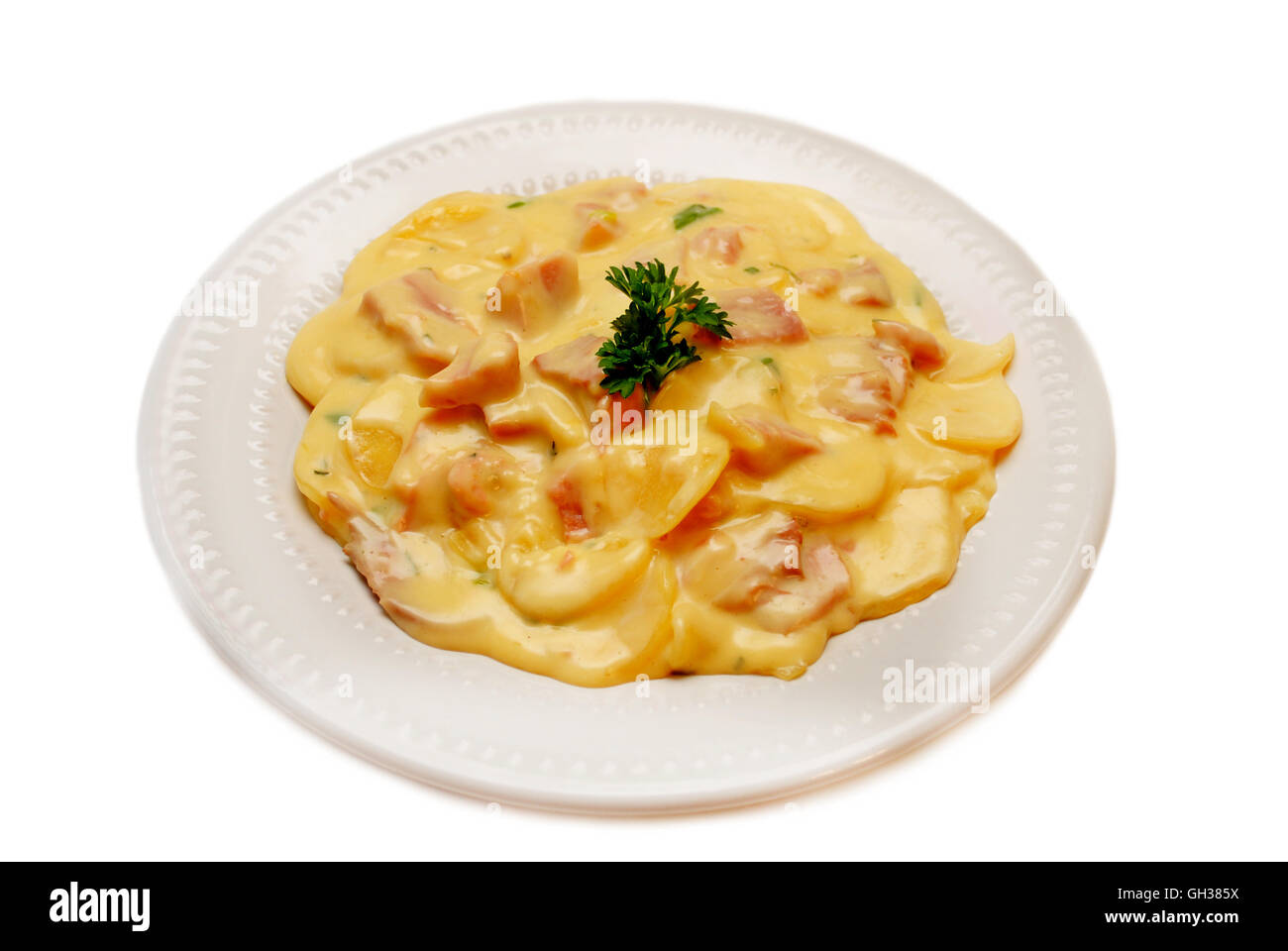 Gebackene Au Gratin-Kartoffelauflauf mit Schinken Stockfoto